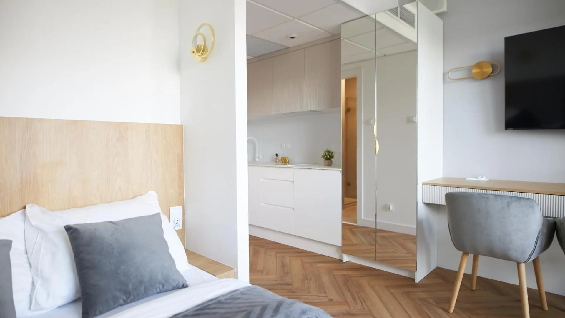Gold Apartments Pileckiego Varşova Polonya